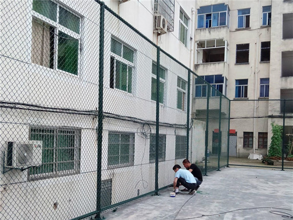  体育场护栏网施工案例