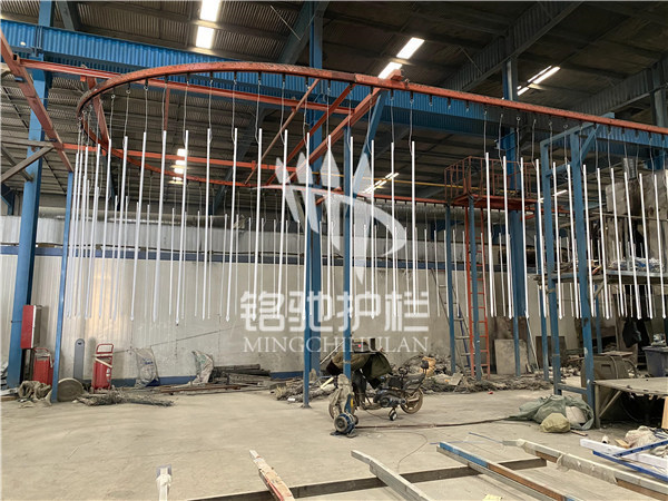 铭驰护栏喷涂现场